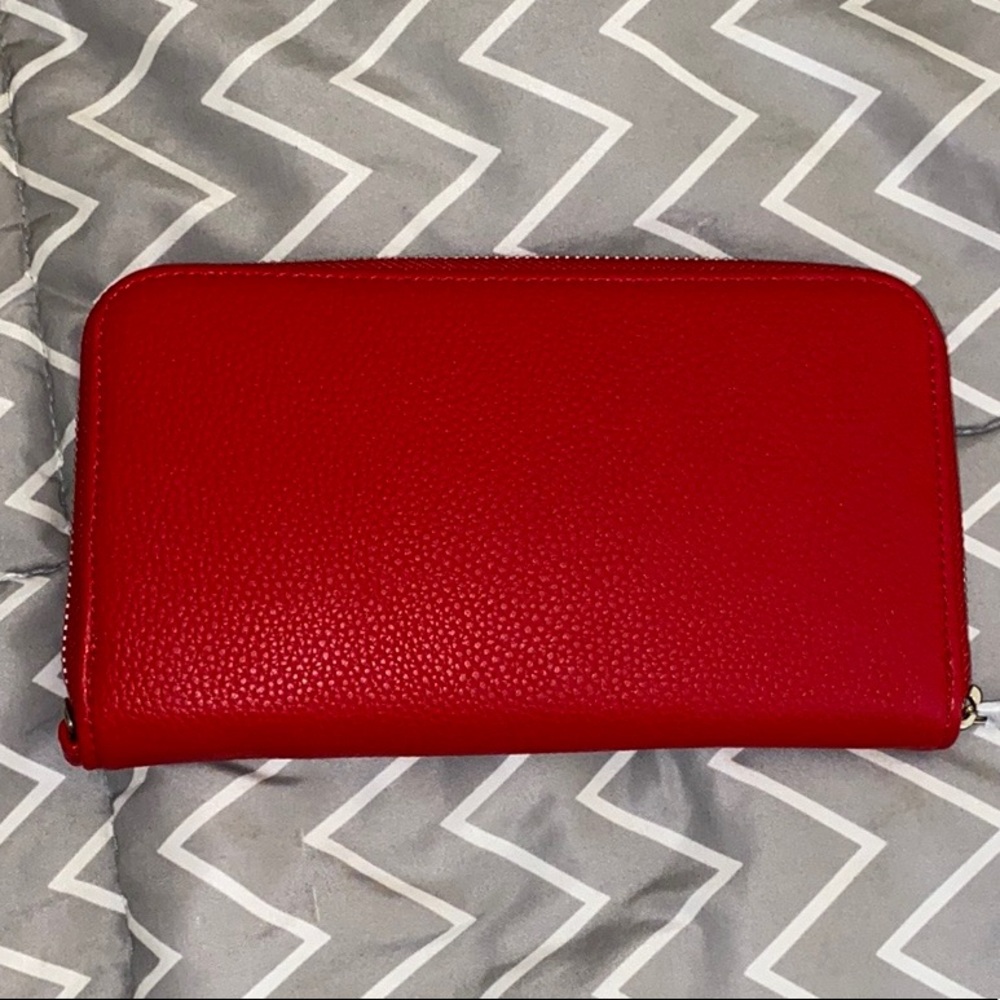 Jewel by Thirty-One red travel wallet